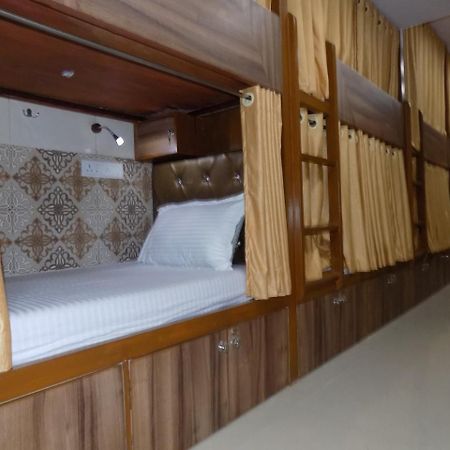 Metro Inn Dormitory Bombaj Zewnętrze zdjęcie