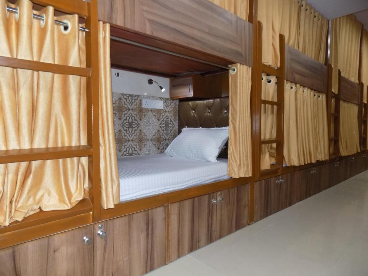 Metro Inn Dormitory Bombaj Zewnętrze zdjęcie