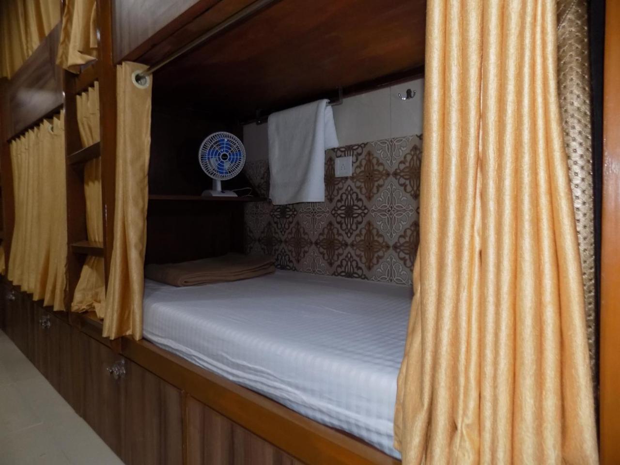 Metro Inn Dormitory Bombaj Zewnętrze zdjęcie