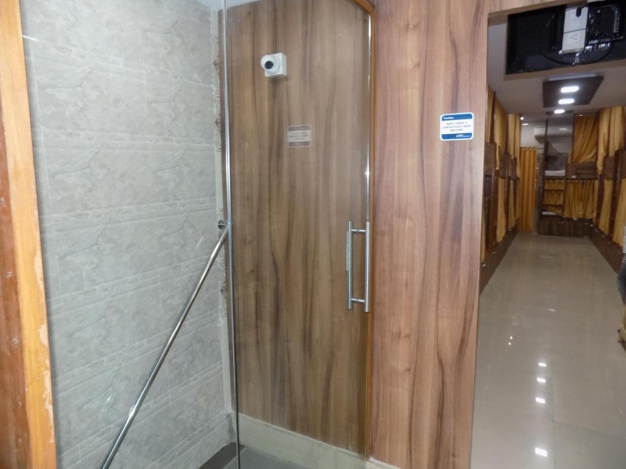 Metro Inn Dormitory Bombaj Zewnętrze zdjęcie