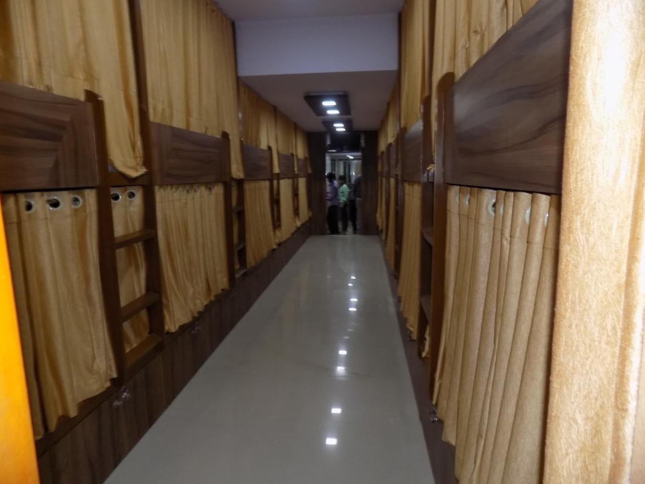 Metro Inn Dormitory Bombaj Zewnętrze zdjęcie