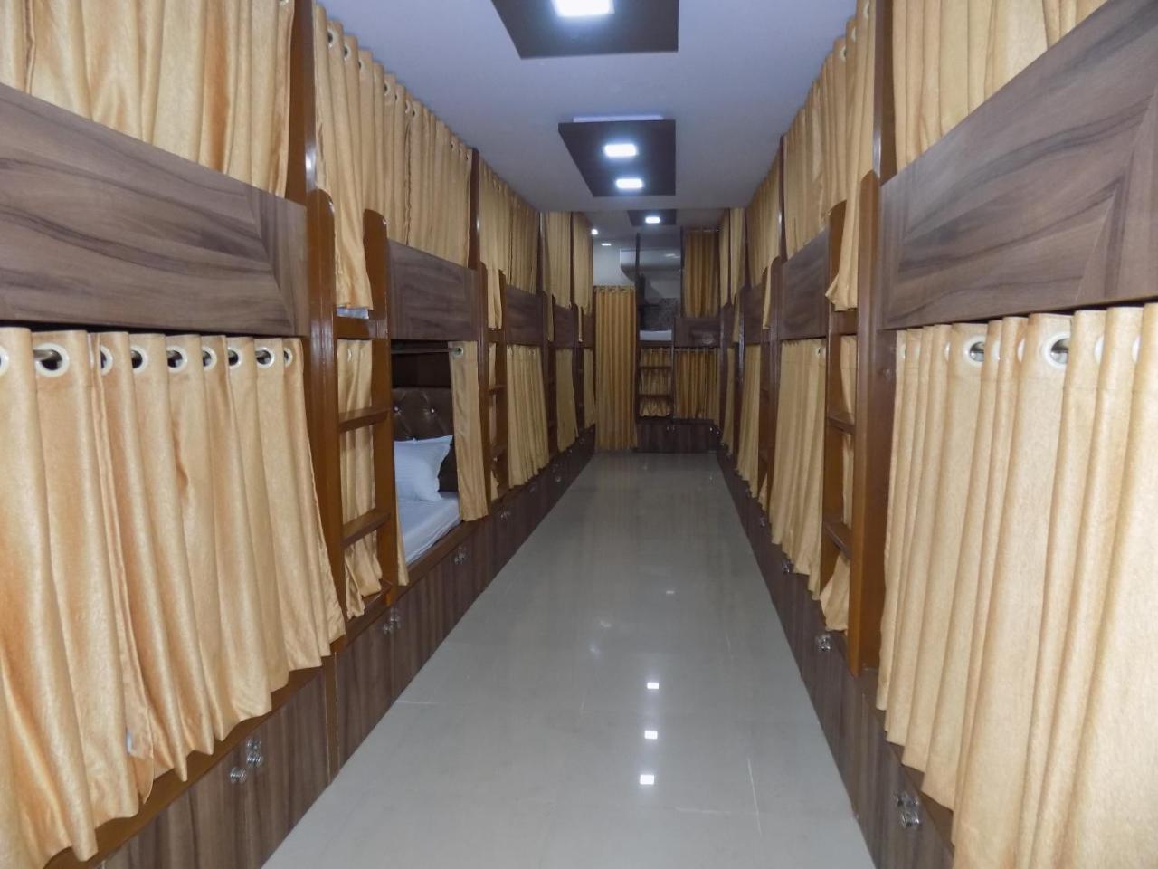 Metro Inn Dormitory Bombaj Zewnętrze zdjęcie