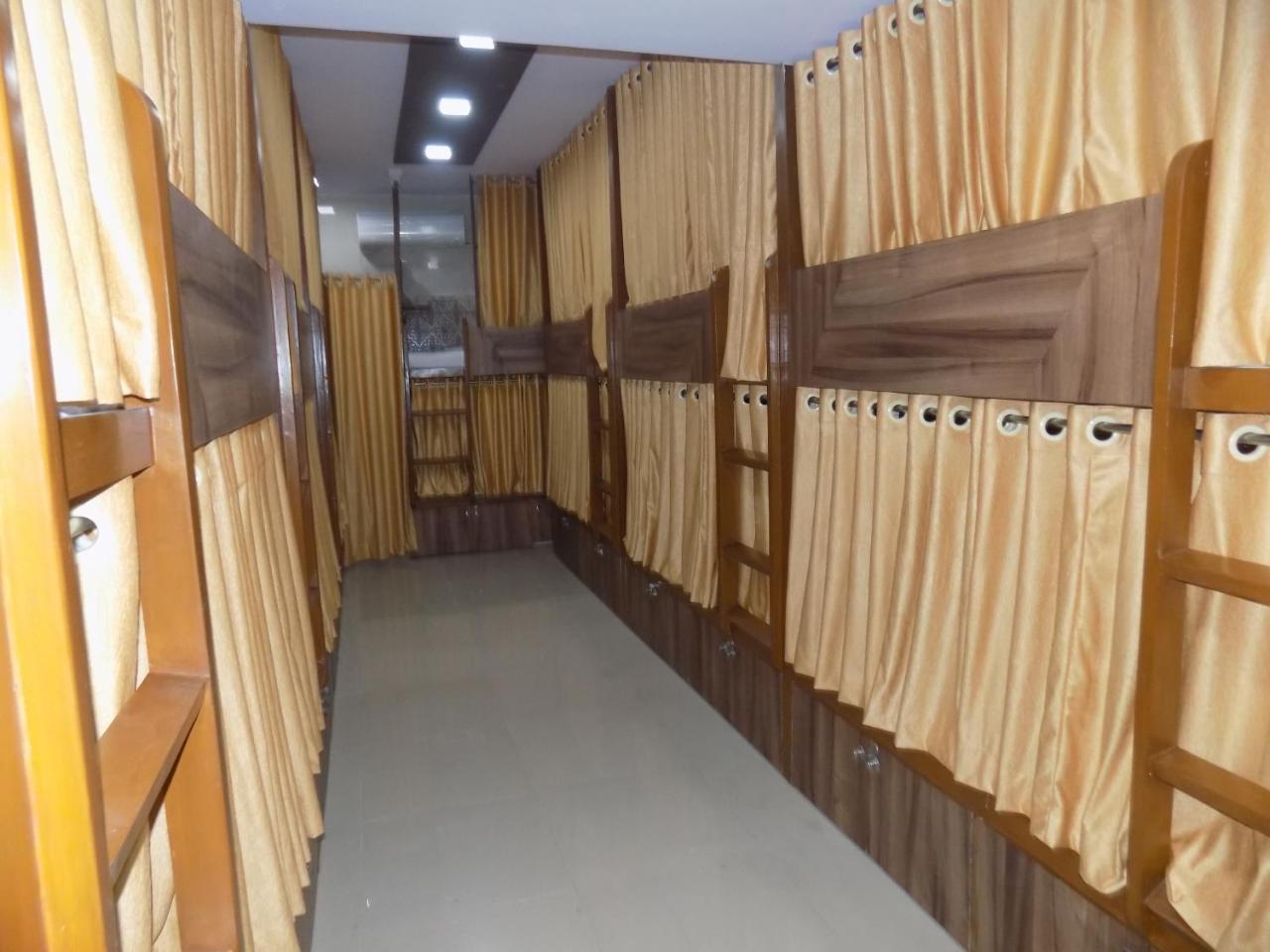 Metro Inn Dormitory Bombaj Zewnętrze zdjęcie