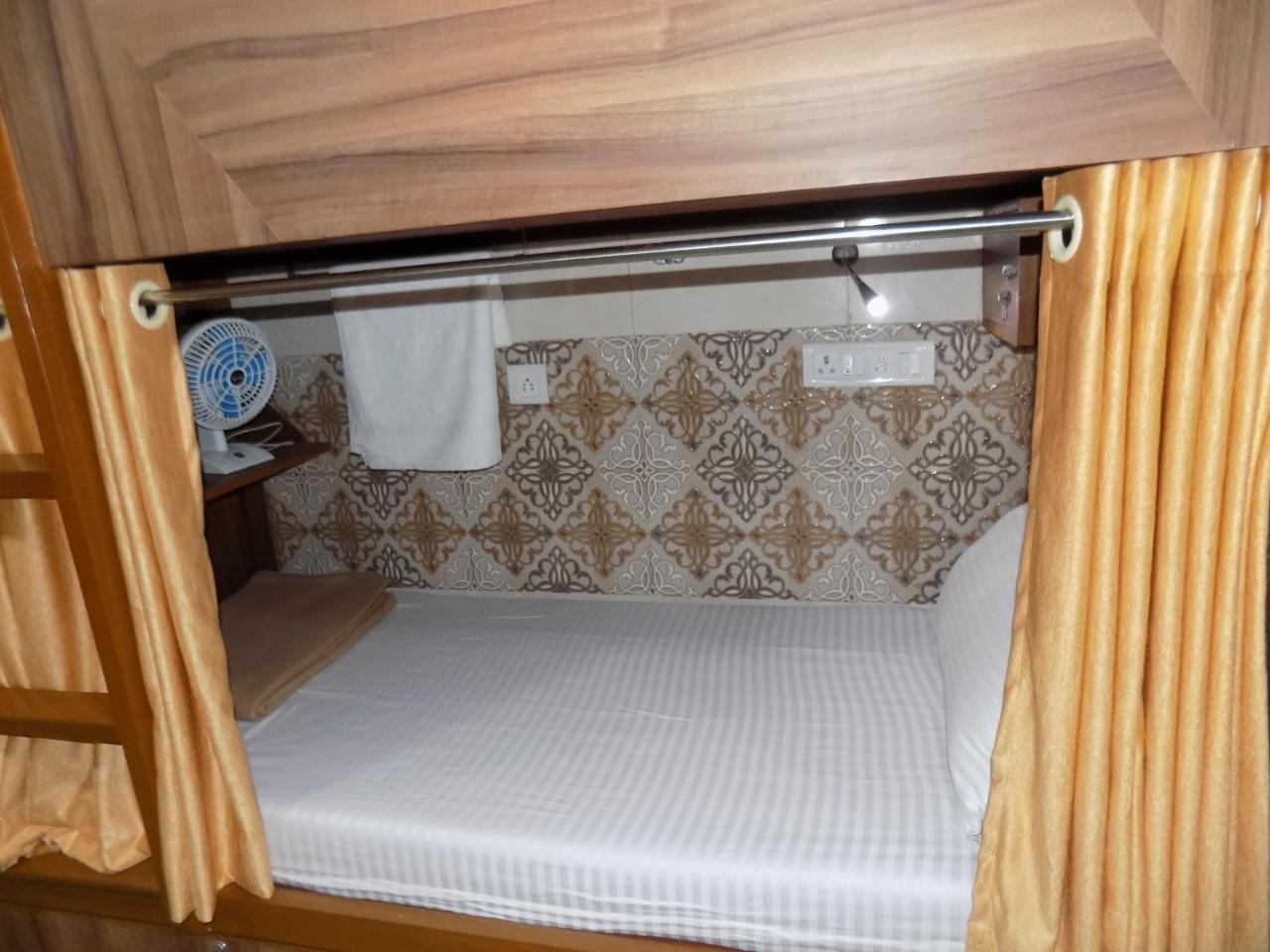 Metro Inn Dormitory Bombaj Zewnętrze zdjęcie